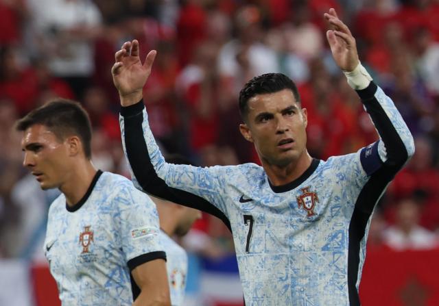 开云体育客户端-大赛小组赛首次不进球 本届欧洲杯C罗能进球吗？